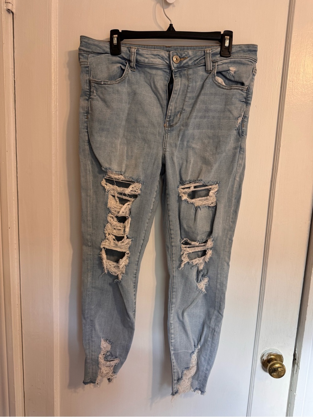 American Eagle Outfitters Light Wash Distressed Skinny Jeans